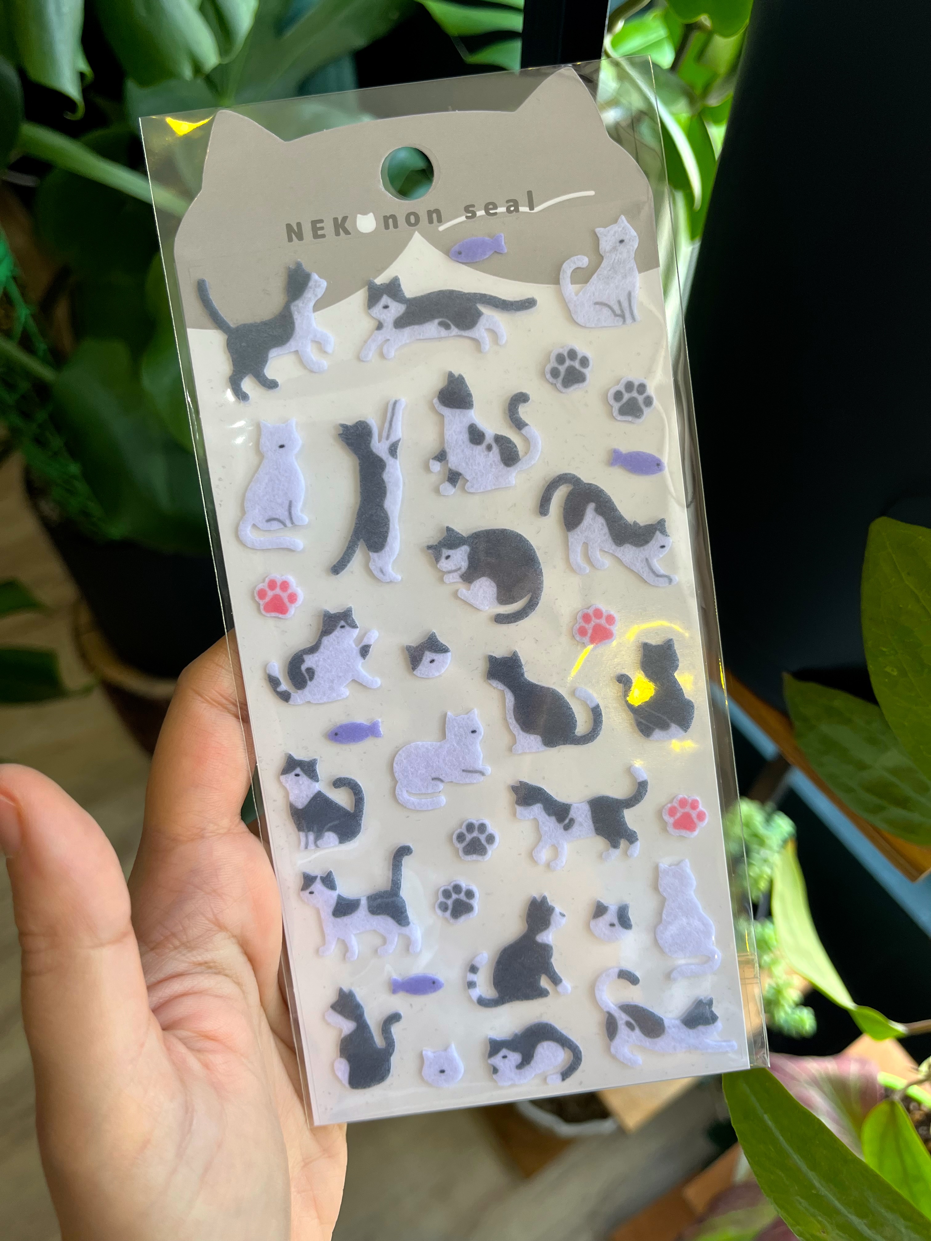 استیکر گربه سفید مشکی