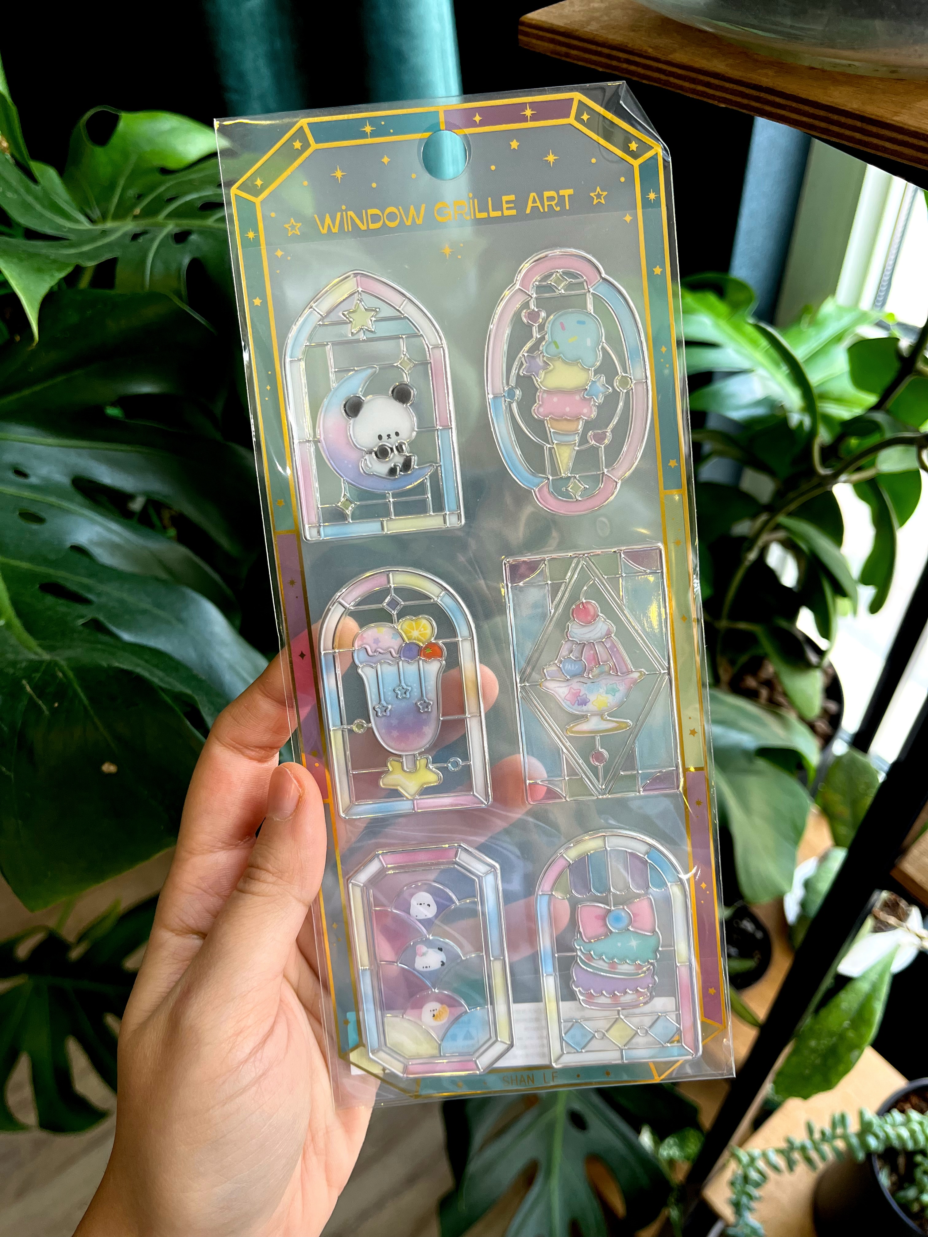 استیکر شفاف طرح پنجره رنگی