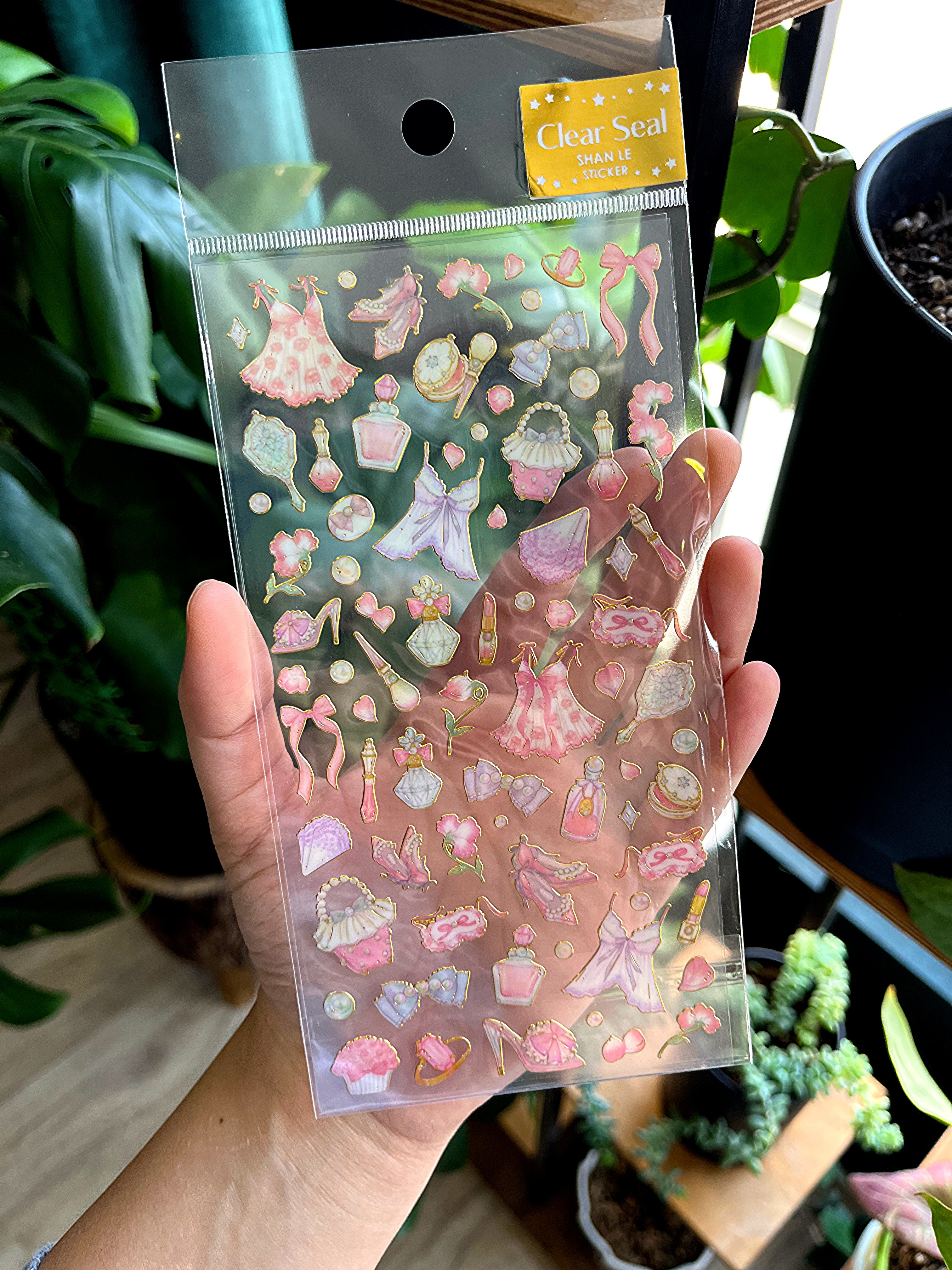 استیکر دور طلایی طرح لباس خواب شب